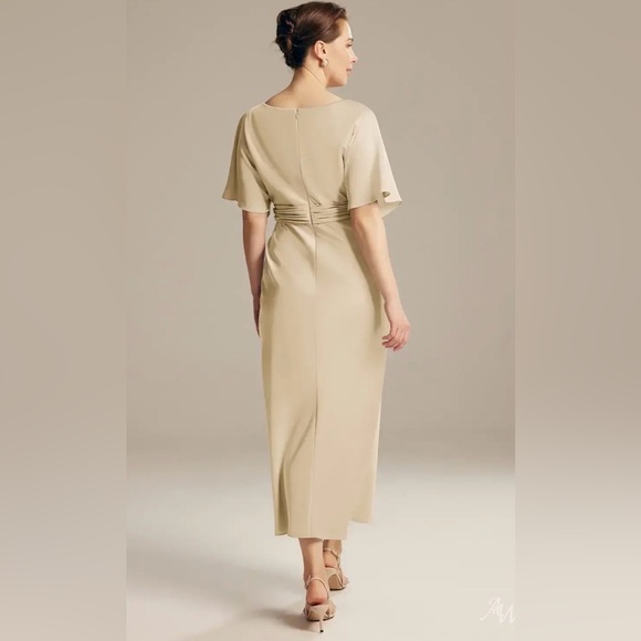 Elegant AW ROMULA DRESS
Satin Charmeuse Champagne Sz 12 - Picture 4 of 6